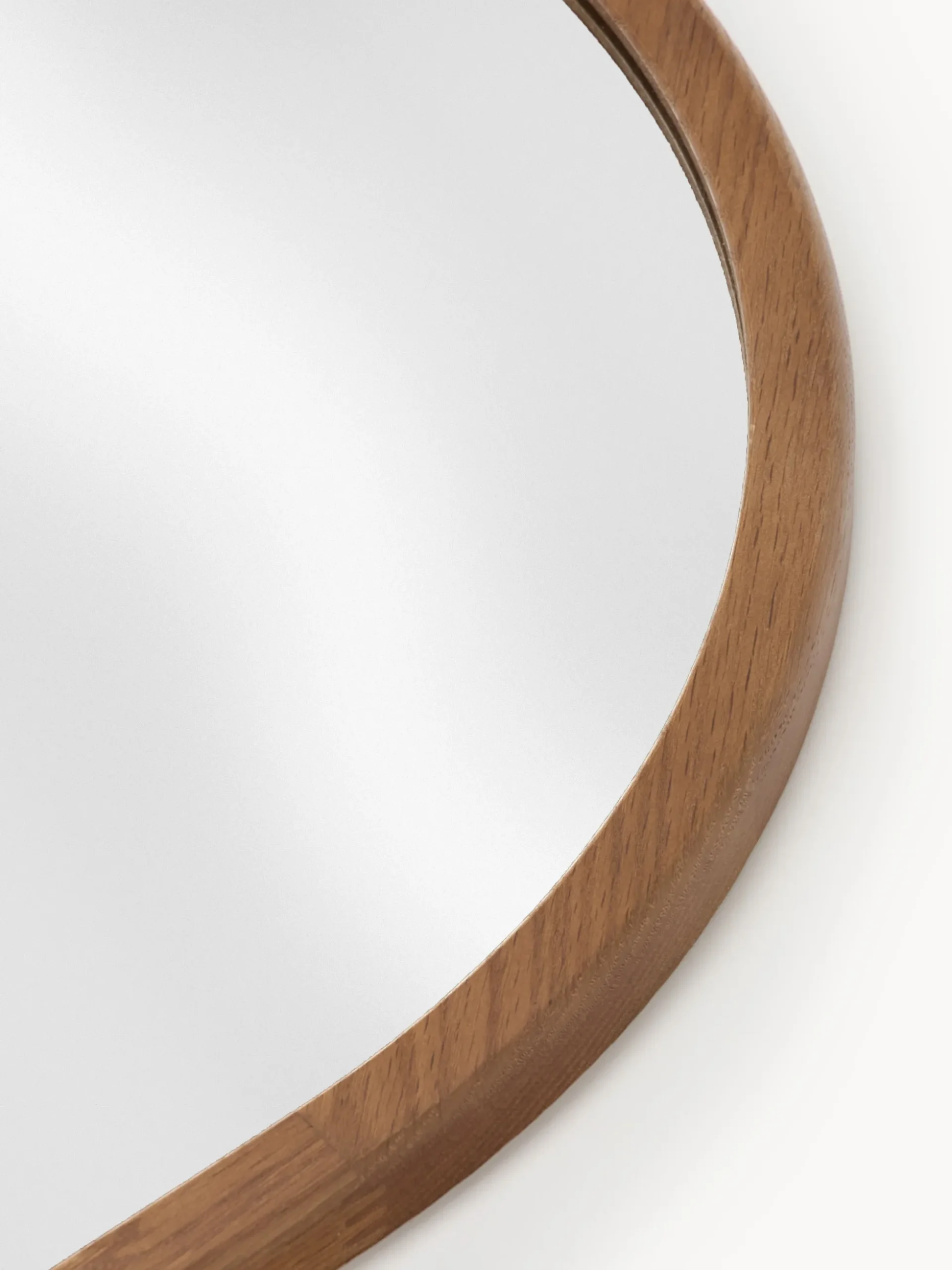 Specchio a figura intera con cornice in legno di quercia Levan