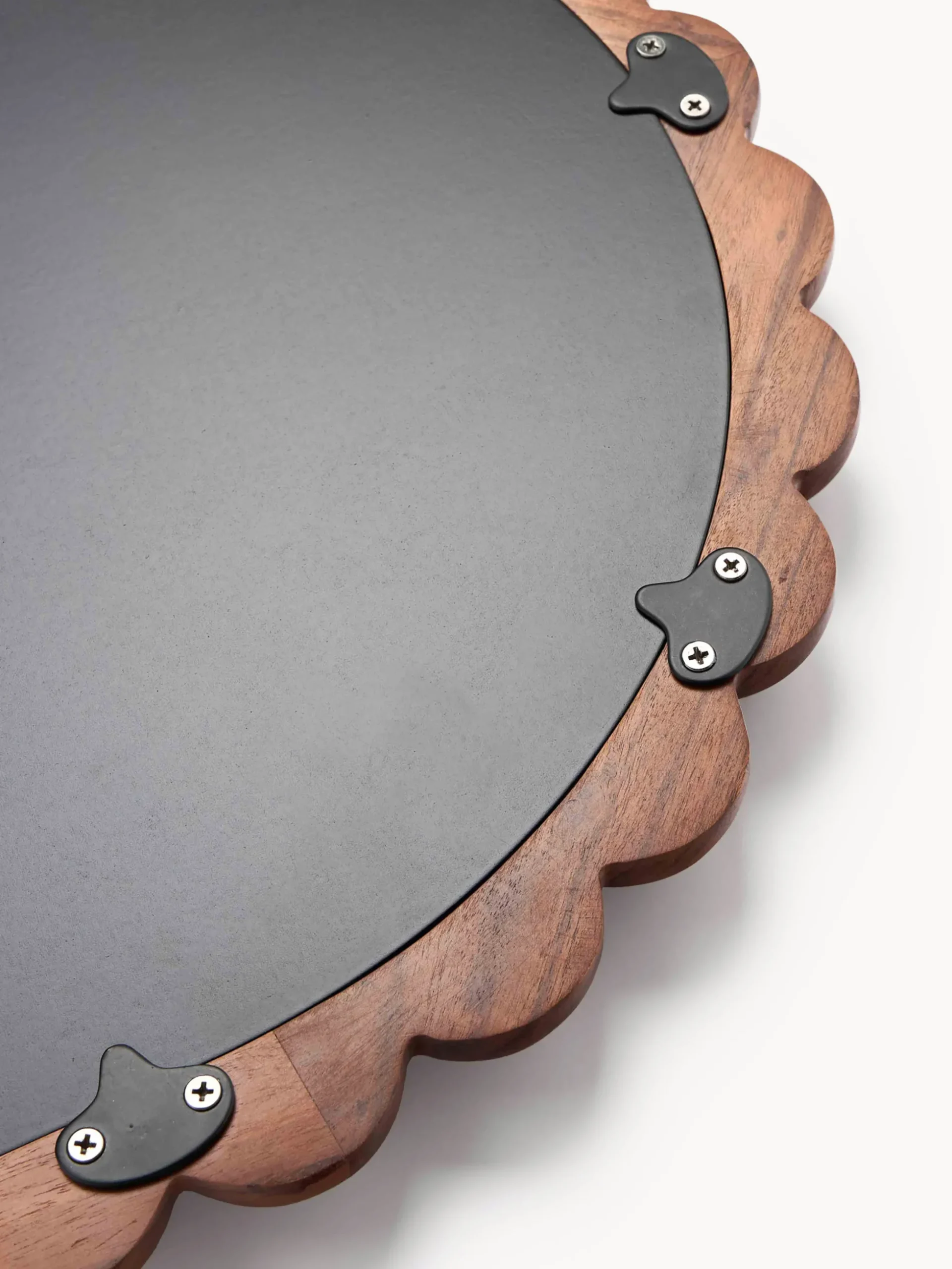 Specchio ovale da parete con cornice in legno di acacia Ayu