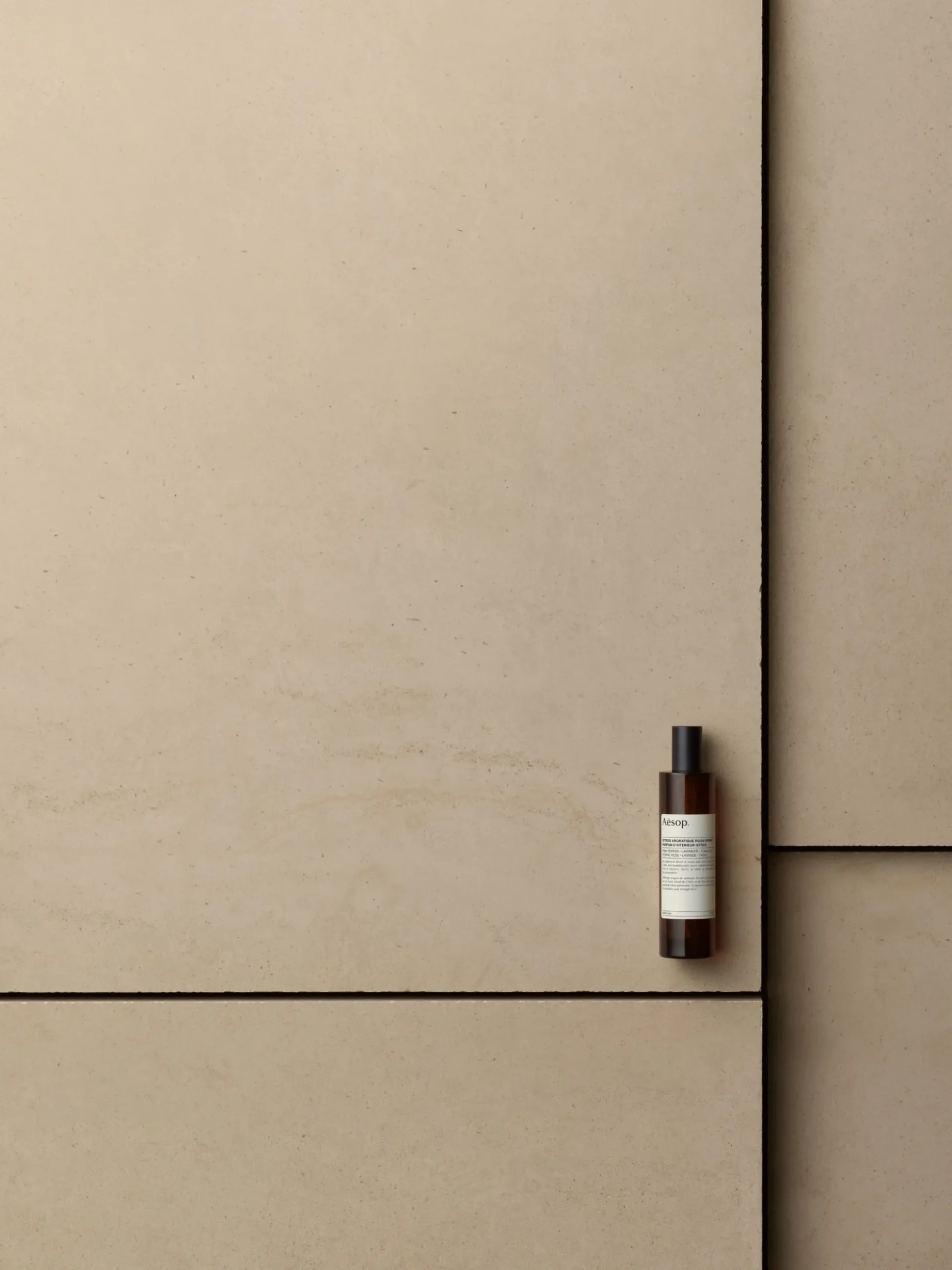 Spray per ambienti Istros (vibrante, floreale, affumicato)