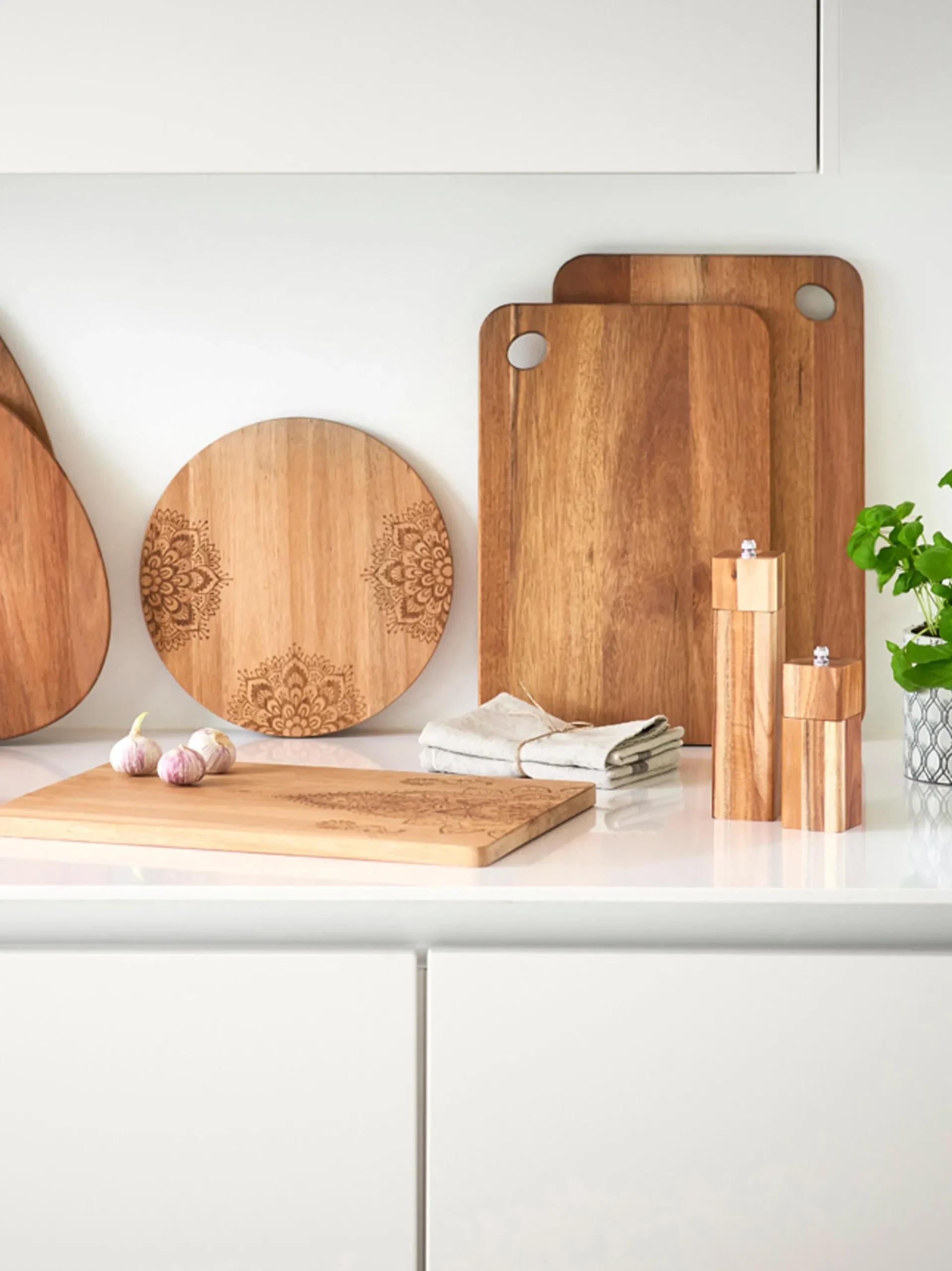 Tagliere in legno di acacia Akana, varie misure