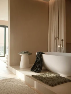 Tappetino da bagno morbidocon design ad anello Brady