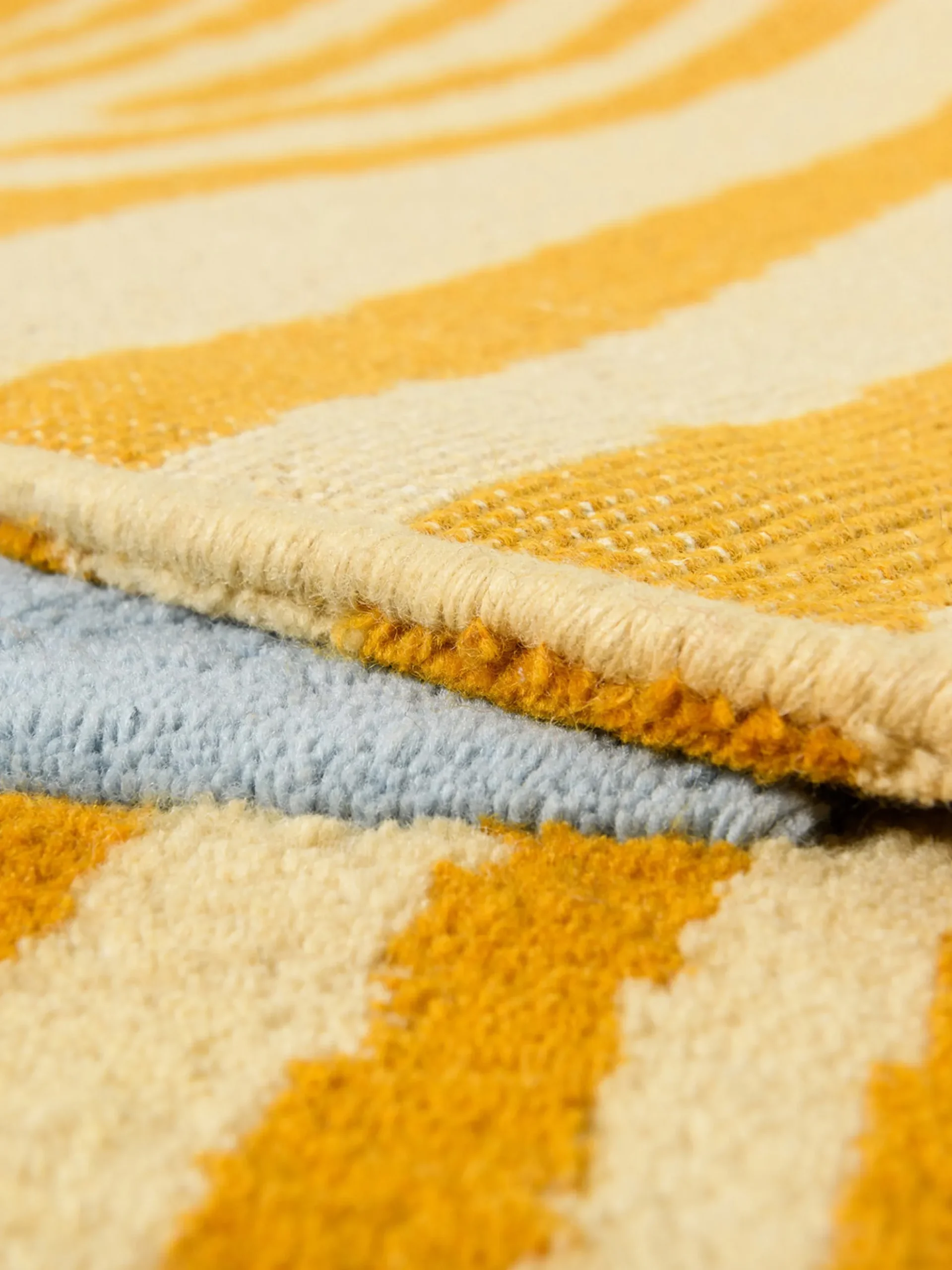 Tappeto in lana annodato a mano con effetto alto-basso Patch
