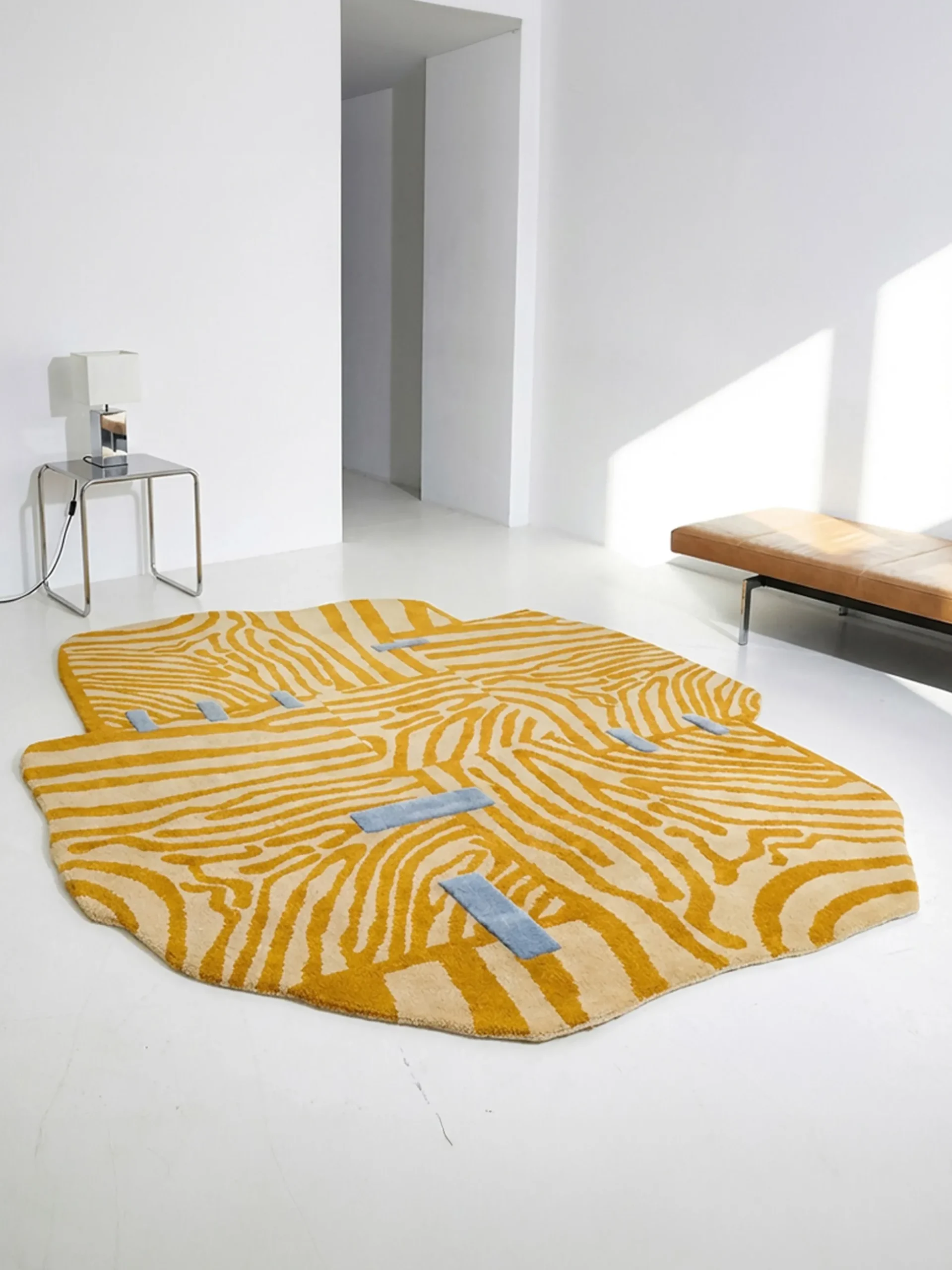 Tappeto in lana annodato a mano con effetto alto-basso Patch