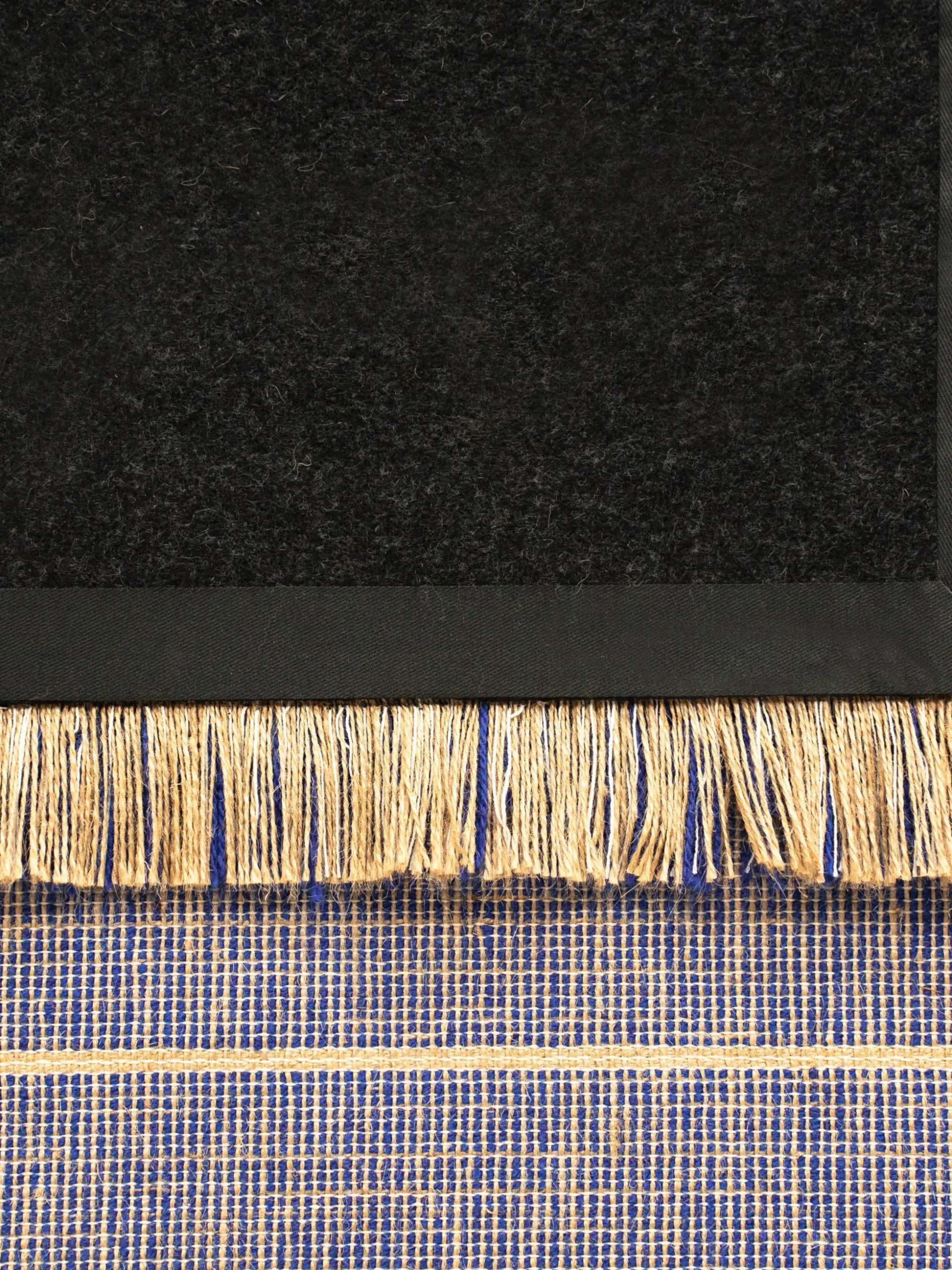 Tappeto lavabile a pelo corto da interno-esterno con frange Monochrome, design Folkform