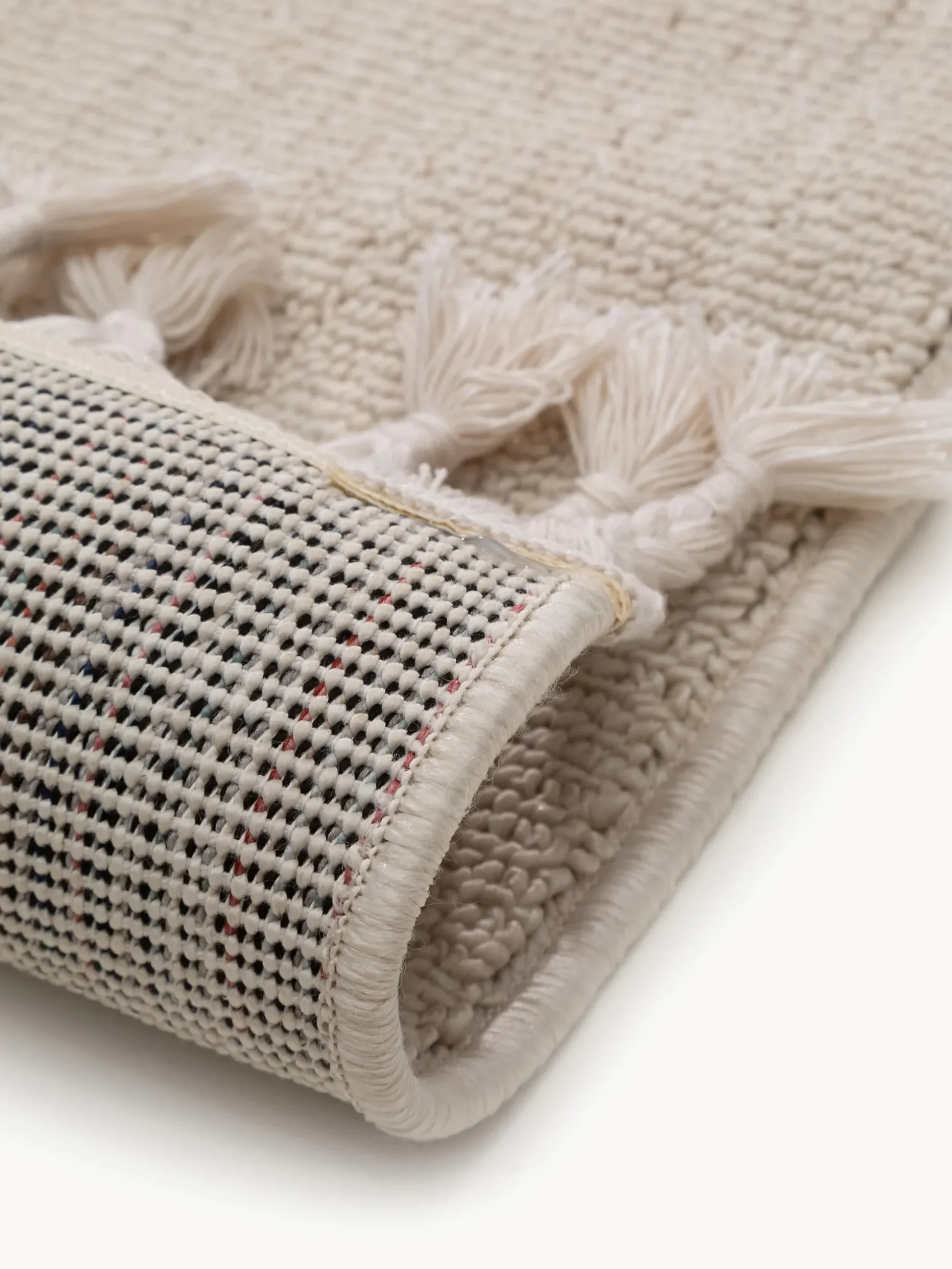 Tappeto per bambini con nappe e motivo in rilievo Momo