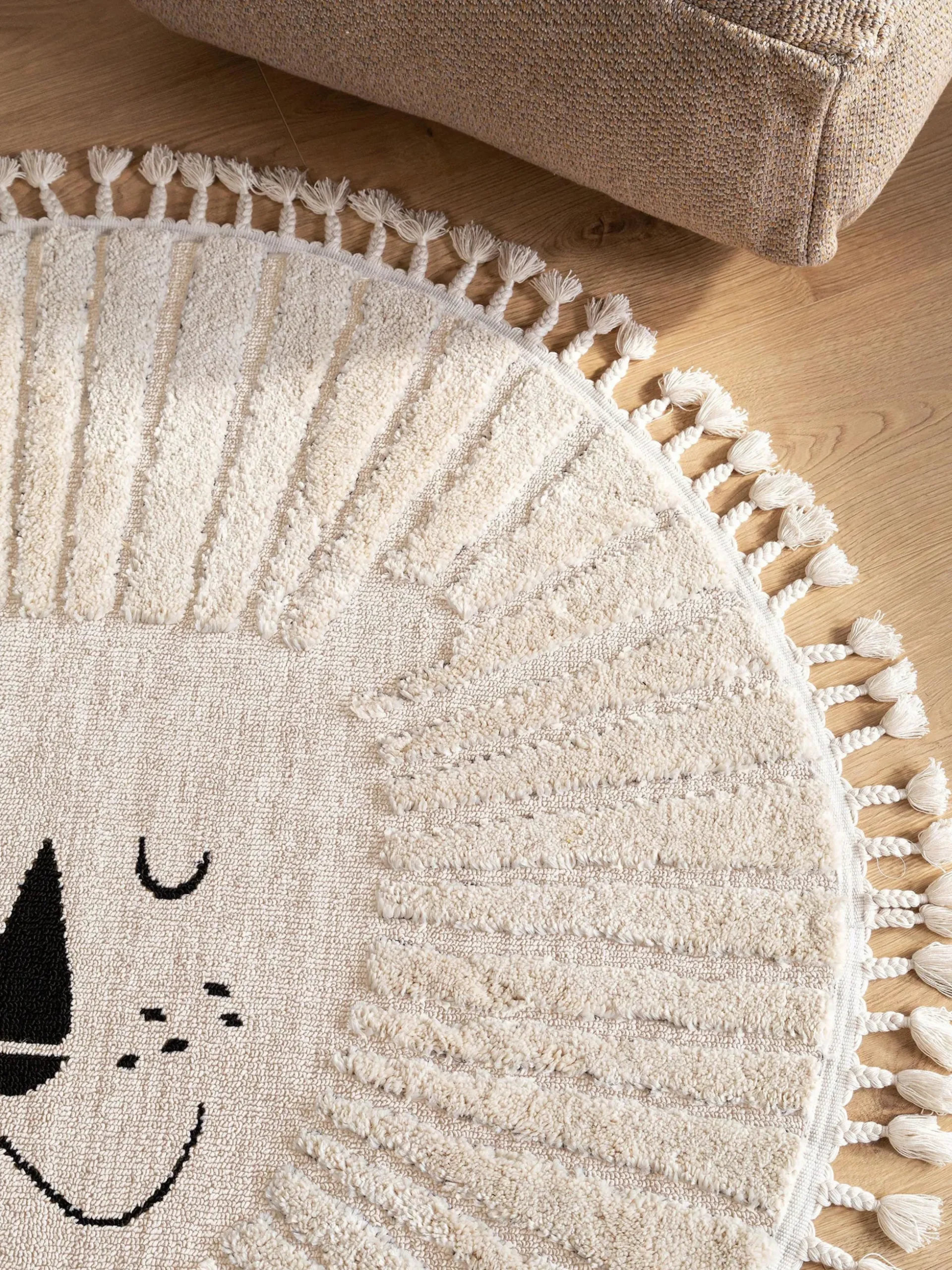 Tappeto rotondo per bambini con nappe e motivo in rilievo Momo