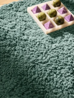 Tappeto fatto a mano dalla forma particolare Tully P