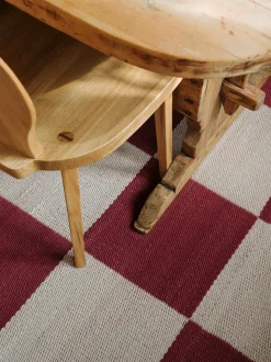 Tappeto in iuta a pelo corto tessuto a mano Chess Flatweave