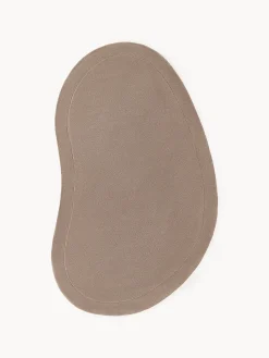 Tappeto in lana fatto a mano dalla forma organica Kadey