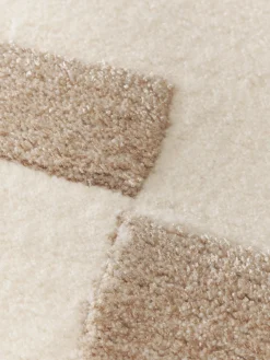 Tappeto marrone e beige in lana fatto a mano con motivo a rilievo Corin