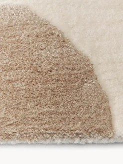 Tappeto marrone e beige in lana fatto a mano con motivo a rilievo Corin