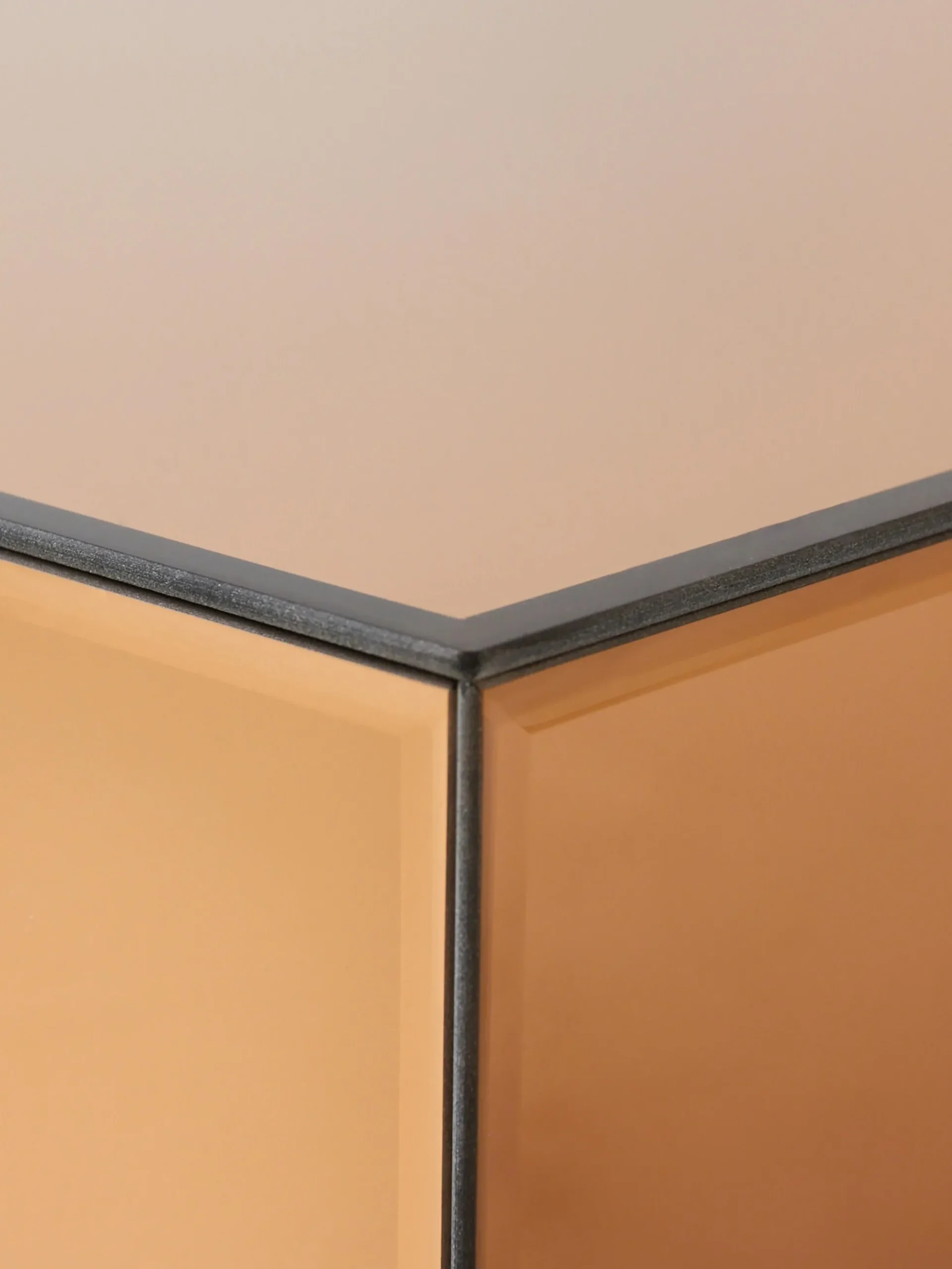 Tavolino fatto a mano in vetro a specchio Mirror, larg. 80 cm
