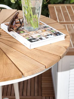 Tavolino rotondo da balcone con piano in legno di teak Hard & Ellen