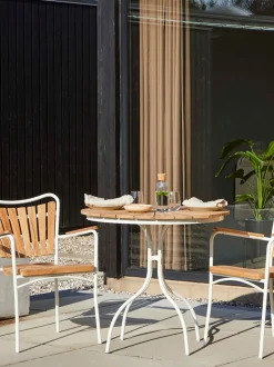 Tavolino rotondo da balcone con piano in legno di teak Hard & Ellen