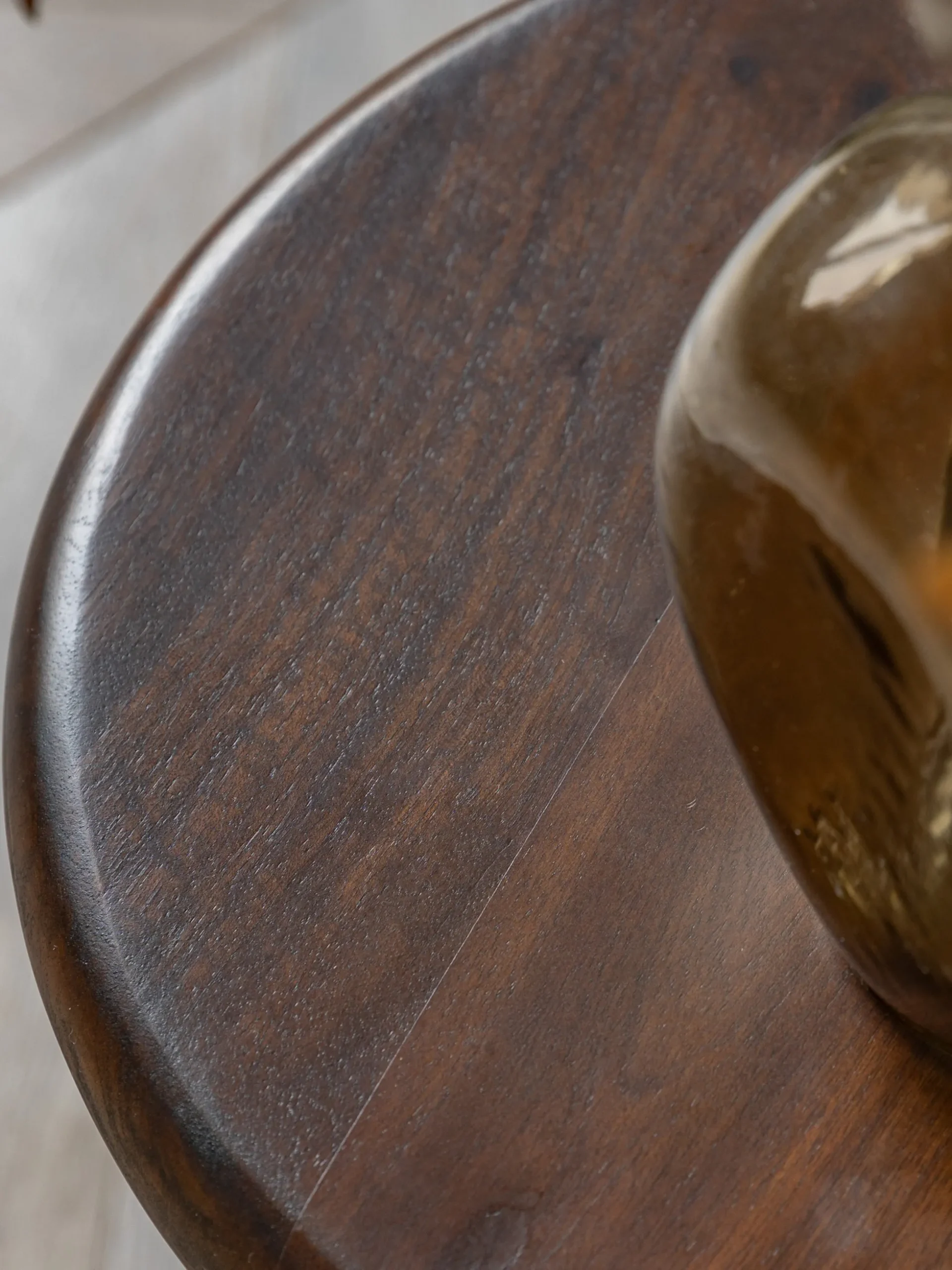 Tavolino rotondo in legno di mango Sculpt