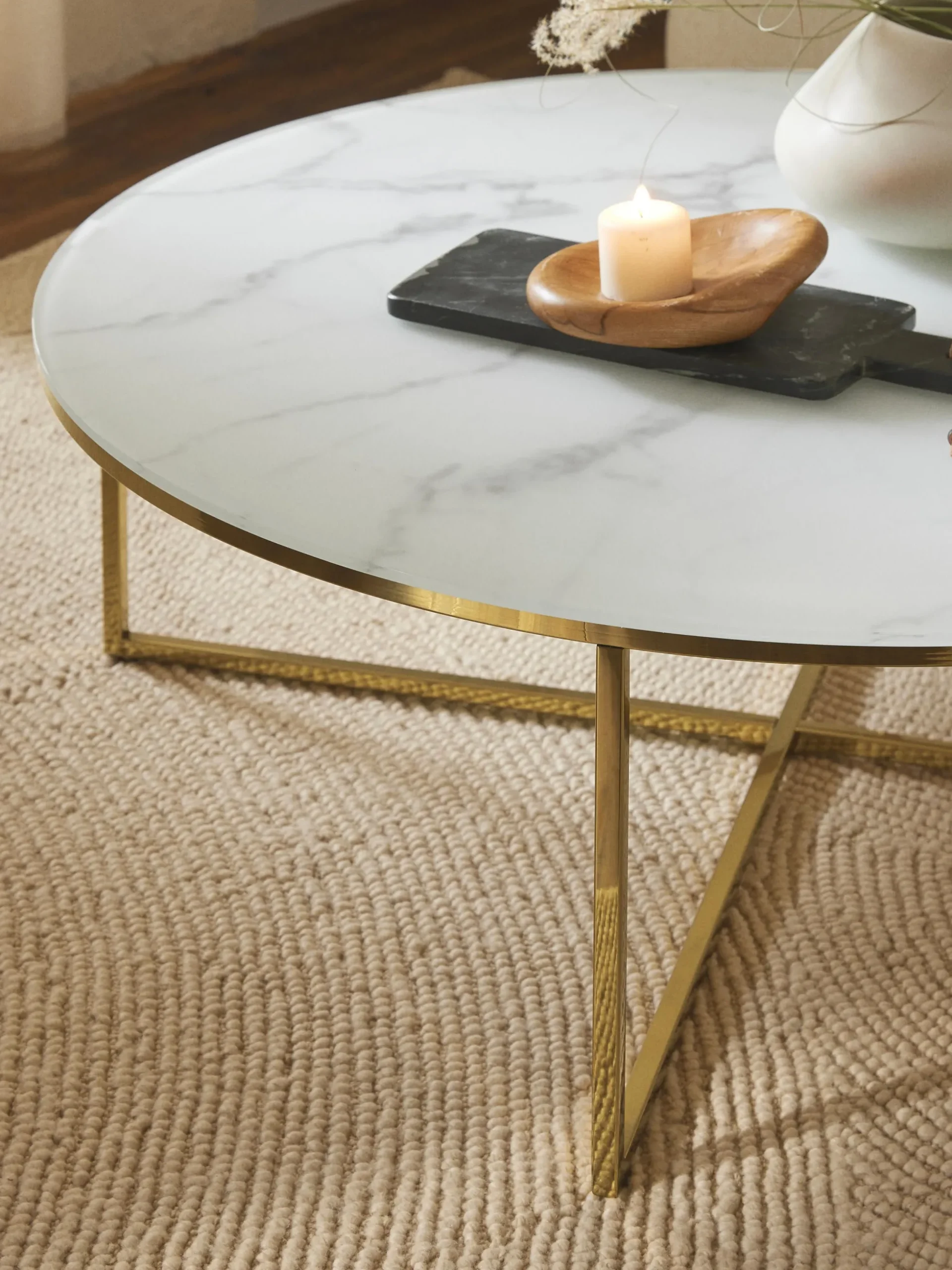 Tavolino rotondo XL da salotto con piano in vetro effetto marmo Antigua