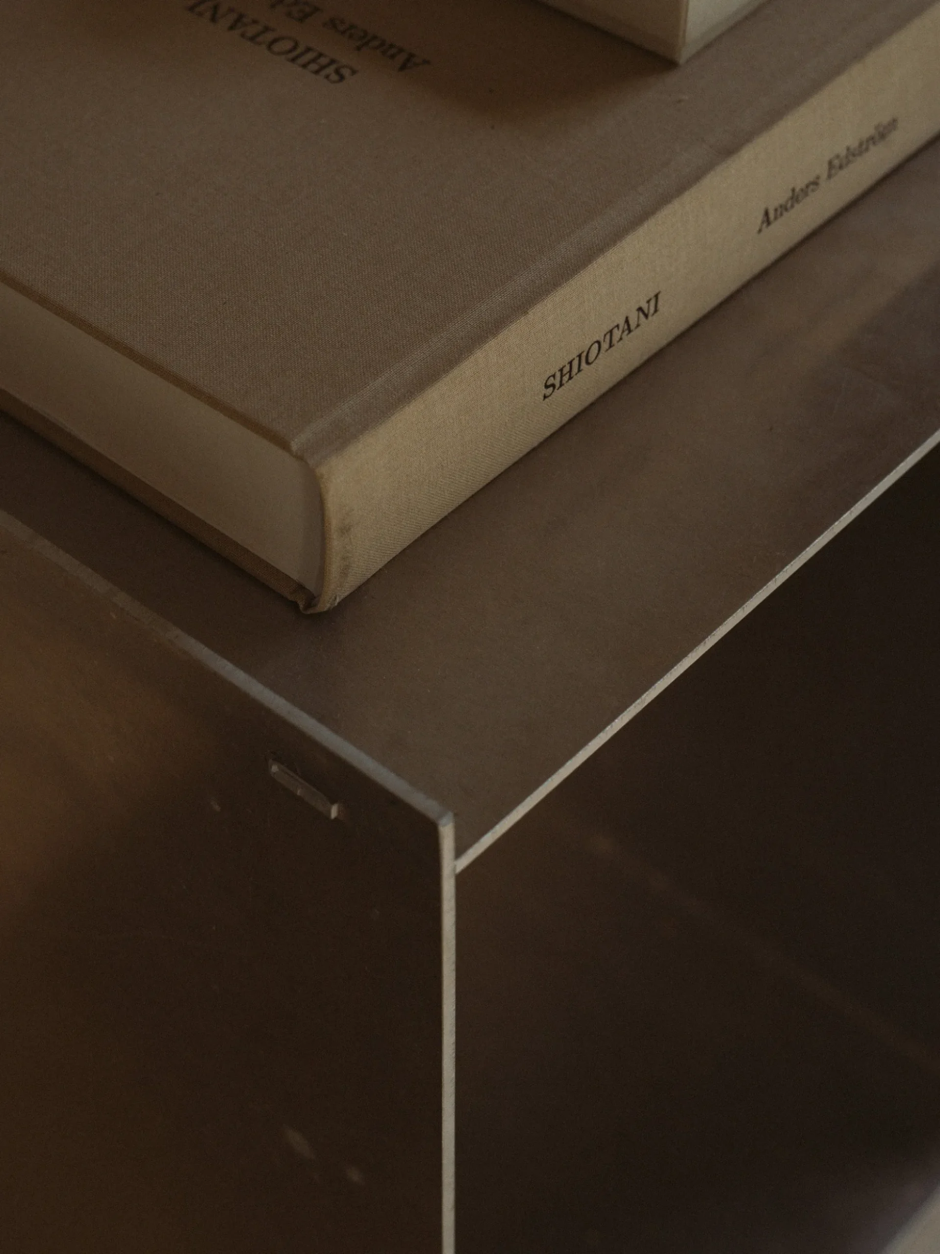 Tavolino box Rivet