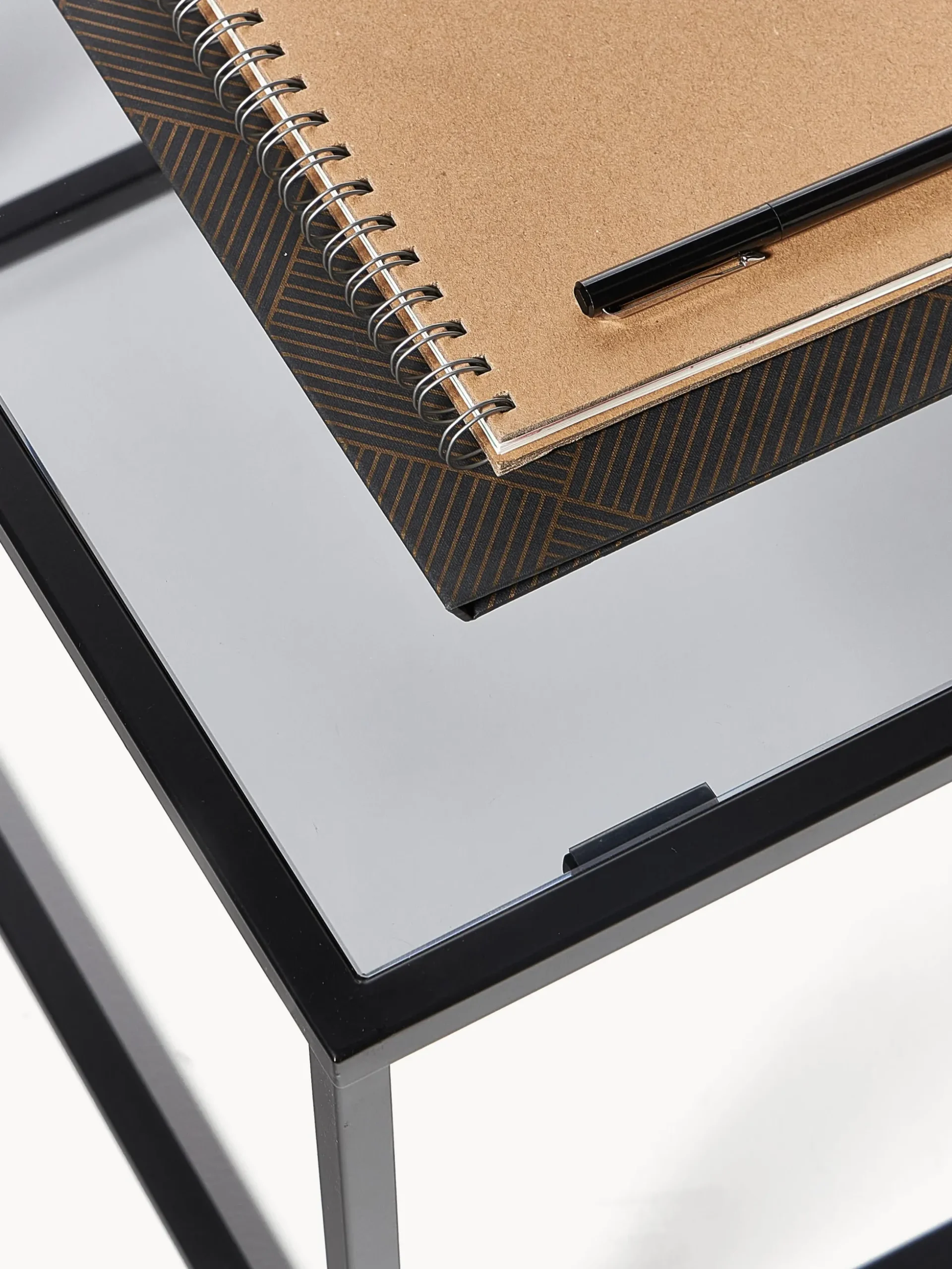 Tavolino da salotto con piano in vetro Maya