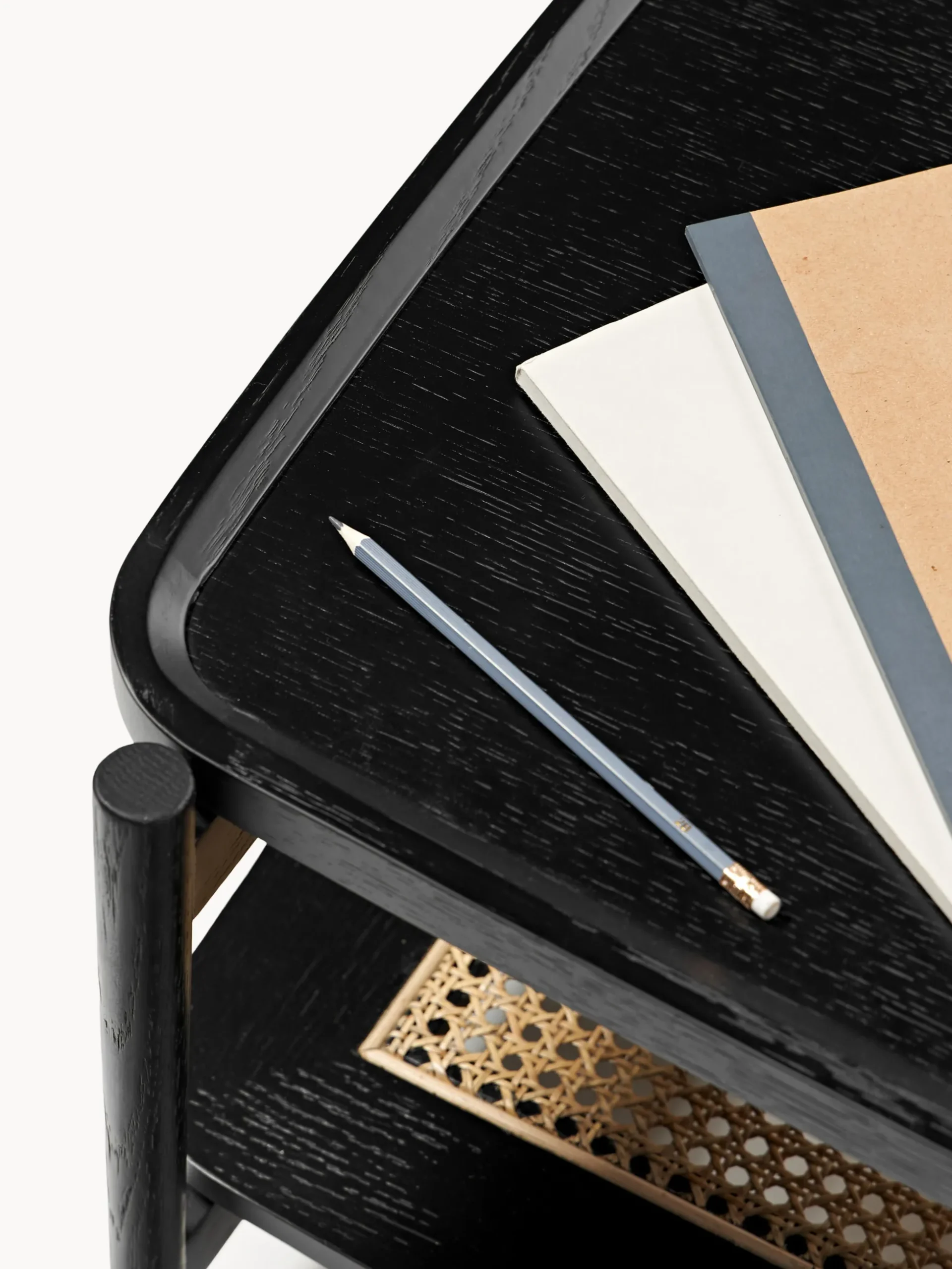 Tavolino da salotto in legno con spazio storage e intreccio viennese Libby