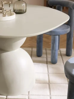 Tavolo rotondo con design organico Sahra, varie misure