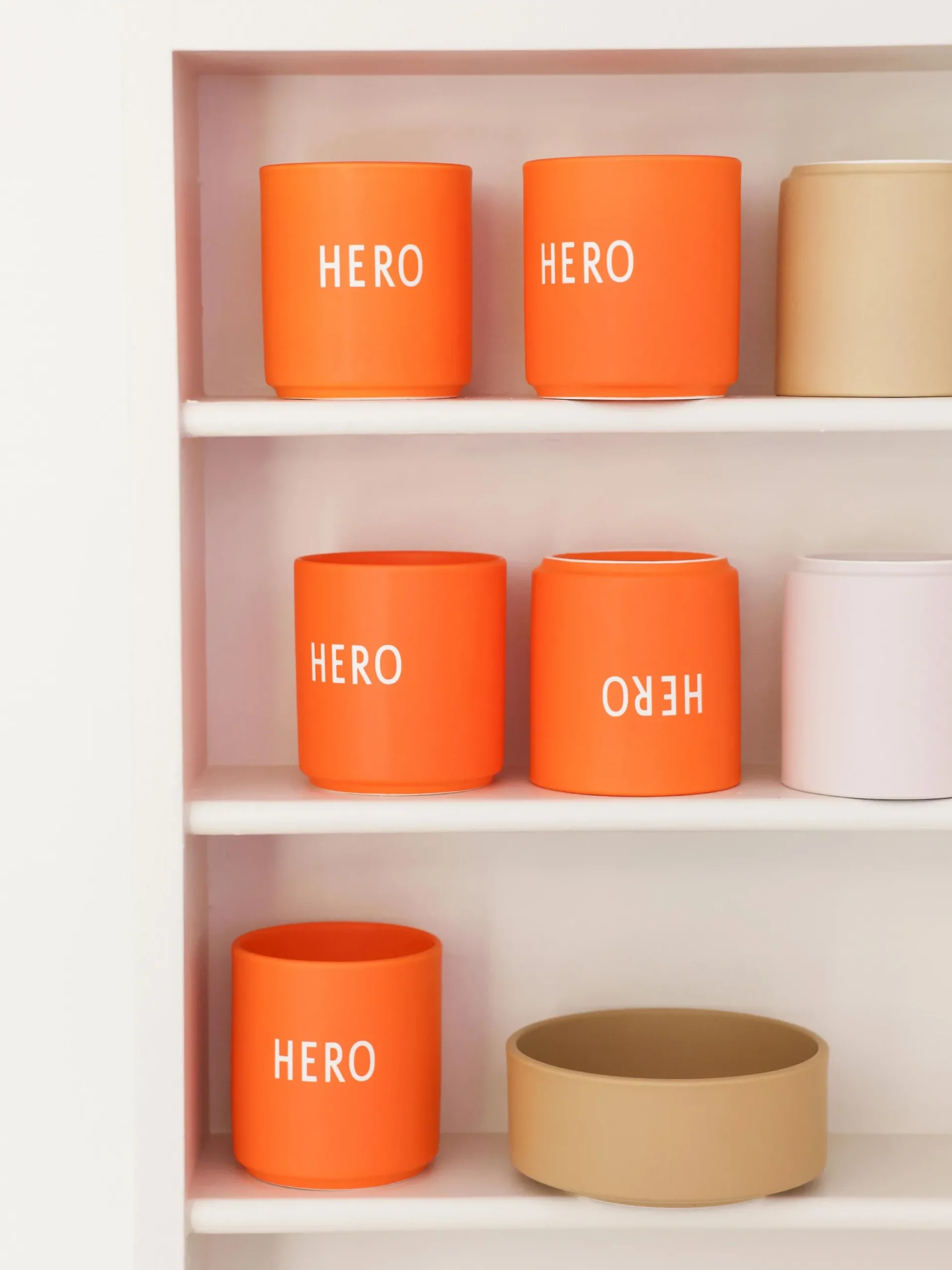Tazza con scritta Favourite HERO