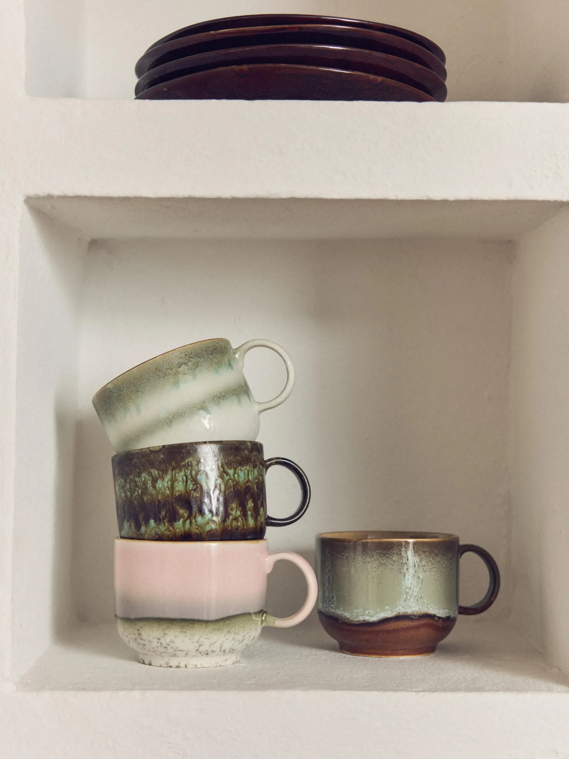 Tazza fatta a mano con smalto reattivo 70's