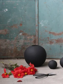 Vaso a sfera fatto a mano Ball, alt. 10 cm