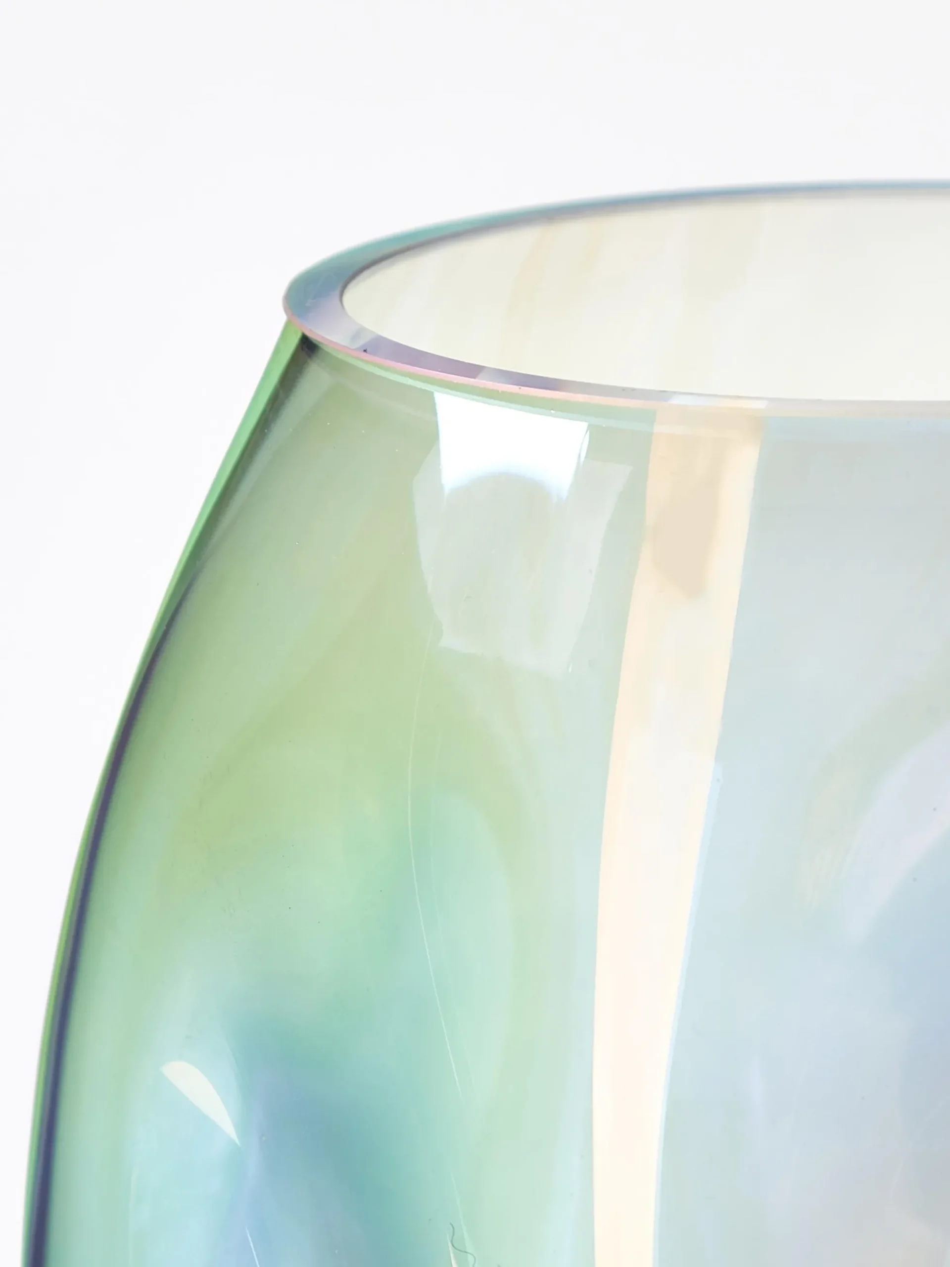 Vaso in vetro soffiato iridescente Rainbow, alt. 17 cm