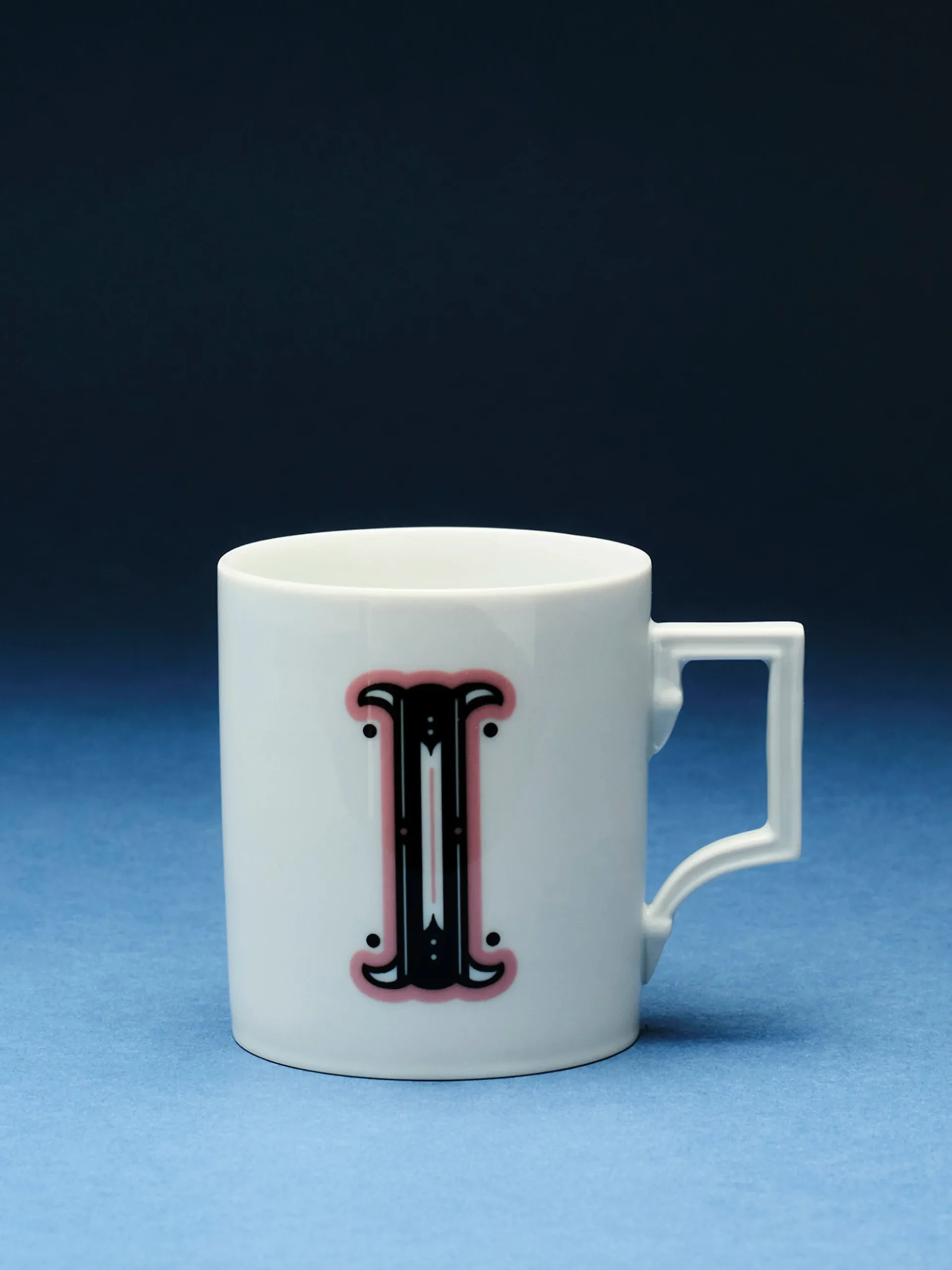 Westwing x MEISSEN, Tazza fatta a mano con motivo decorativo Initials