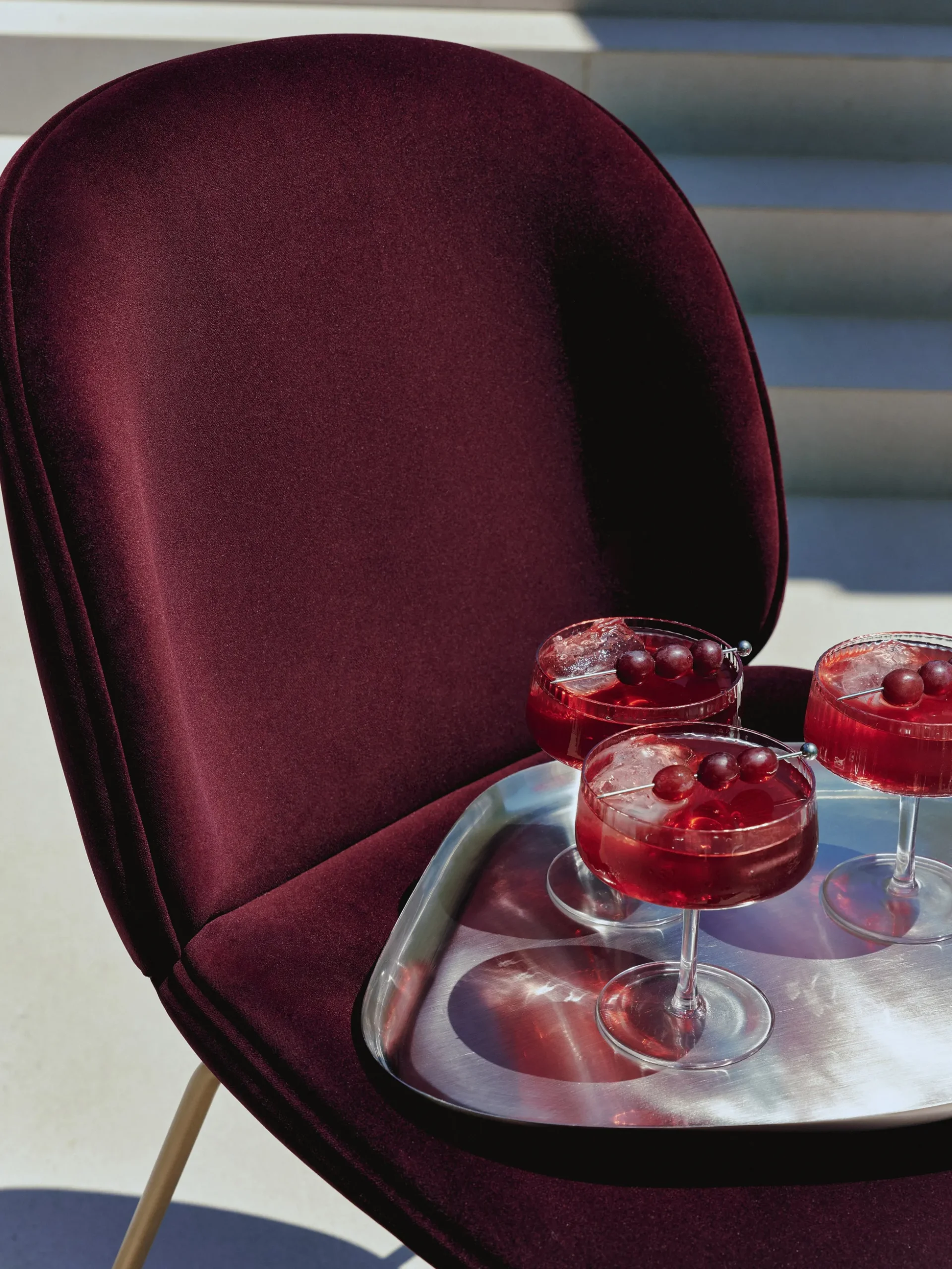 WESTWING x GUBI, Sedia da pranzo in velluto Beetle by Delia Lachance